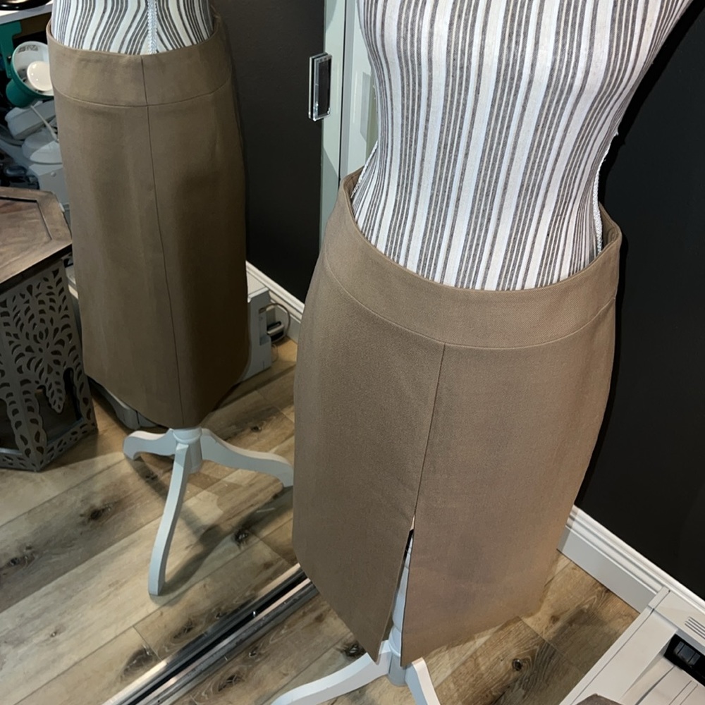 ✋ 🛑 1 hour sale. Dolce & Gabbana, tan pencil skirt, size 42 (US 6) - Picture 3 of 16